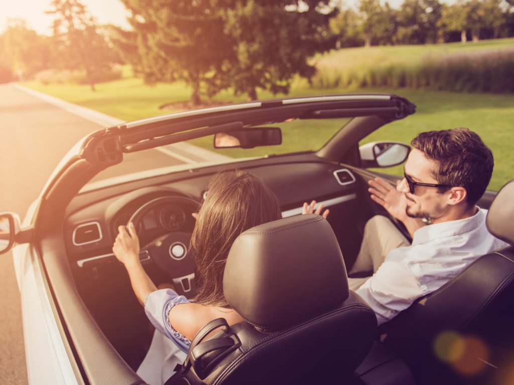 Listen to the Dialogue Renting a Car Learn English with lingoneo